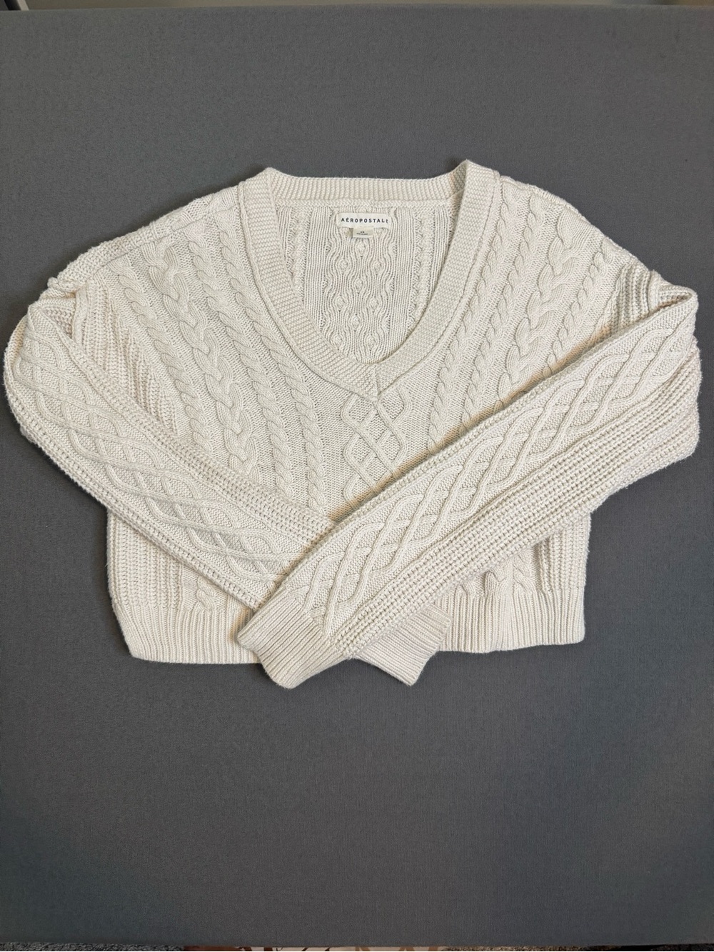 Aeropostale Women's Cable Knit Cropped Sweater Cream V-Neck Size XS Fall Cozy